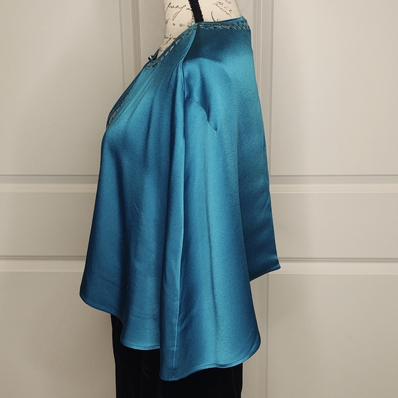 St. John Embellished Cape, Size L - Picture 3 of 11